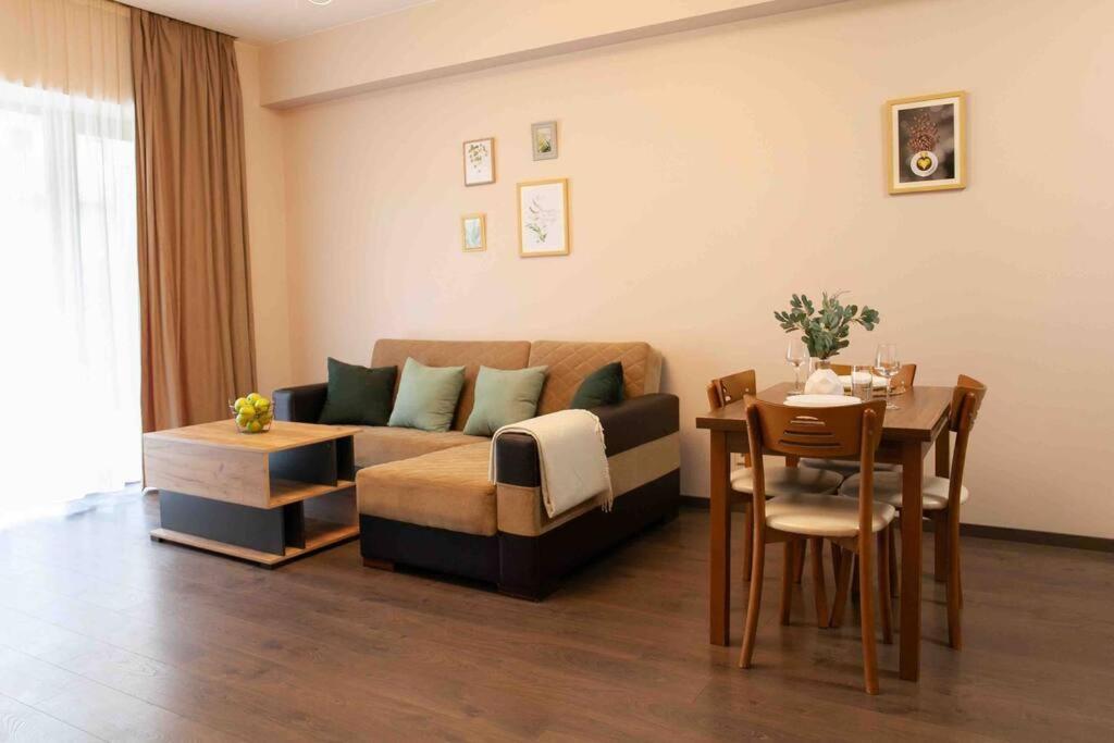Gg Home - Cozy 1 Bedroom Apartment On Kazbegi Avenue 15 Тбілісі Екстер'єр фото